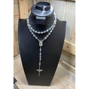 BEAUTIFUL crystal and silver tone rosary beads in box